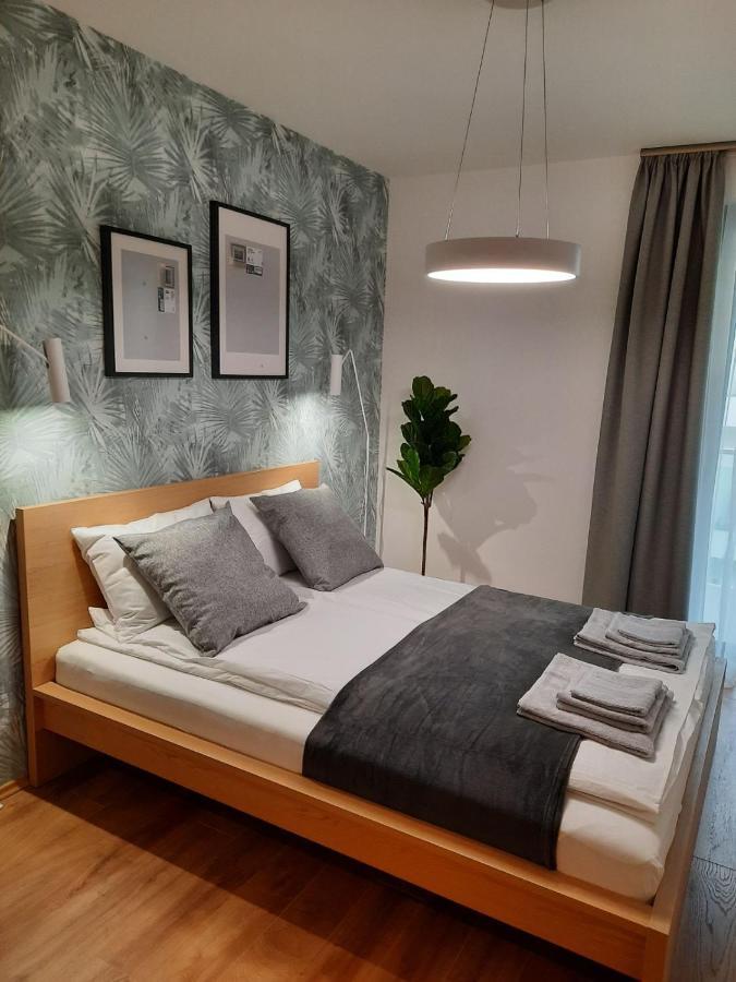 Bpr Space Grey With Balcony Apartment *