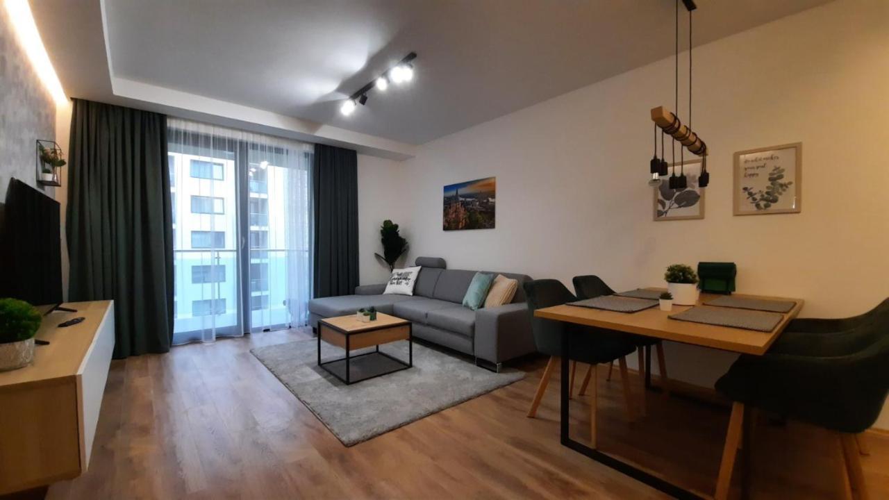 Bpr Space Grey With Balcony Apartment