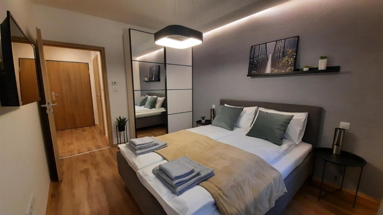 Bpr Space Grey With Balcony Apartment