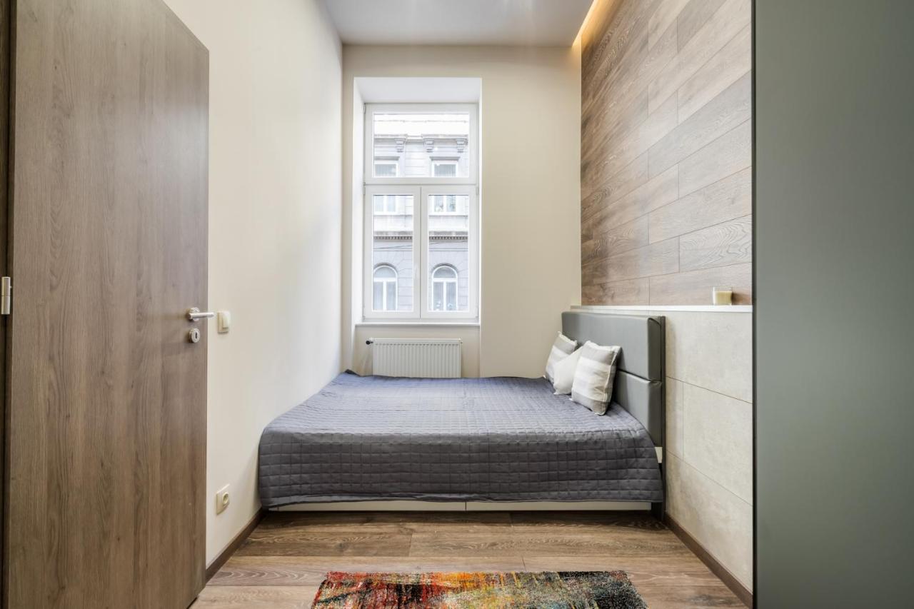 Apartment Nirvana Suite,3 Bedrooms, 2 Bathrooms, Acs Budapest