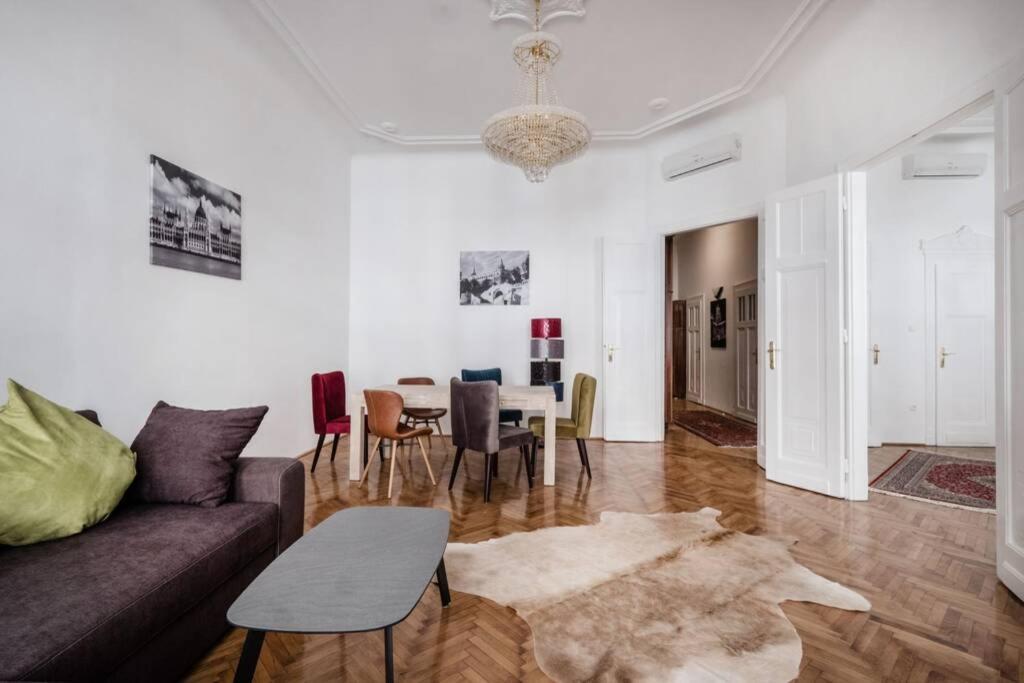 Oktober 6/8 Apartment Budapest