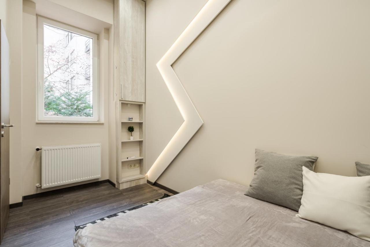 Nirvana Suite,3 Bedrooms, 2 Bathrooms, Acs Apartment *