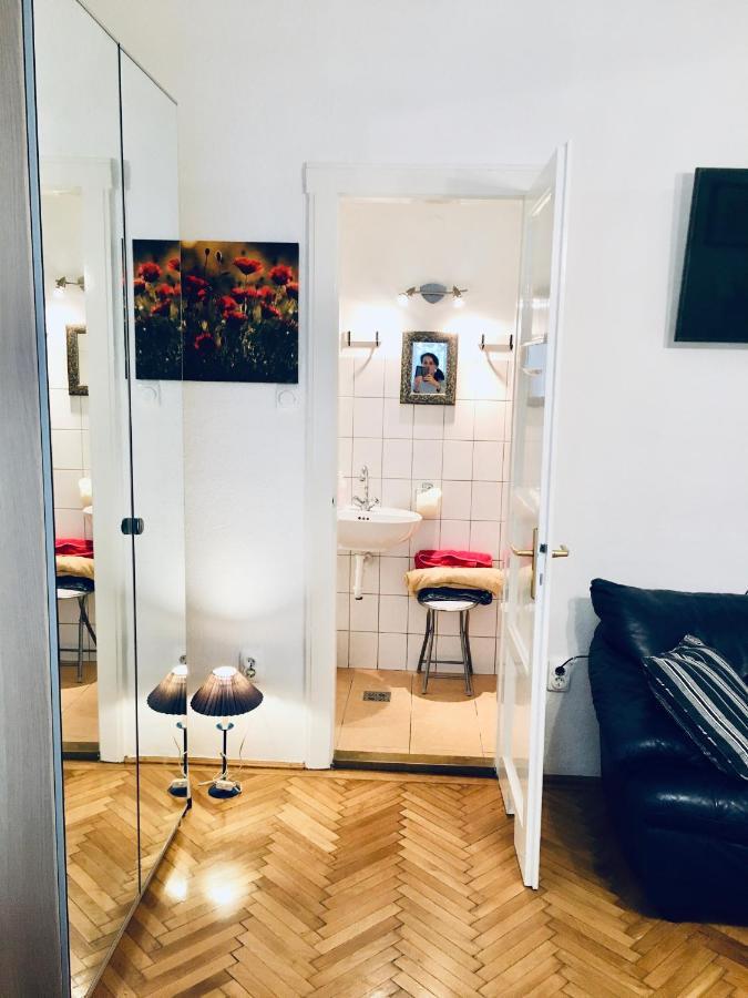 Romantic Studio In 12th District Close To Mom Park *