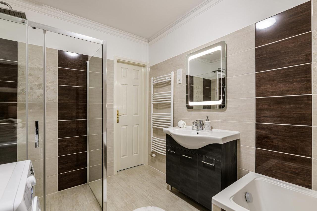 Hungary Westend Apartment *