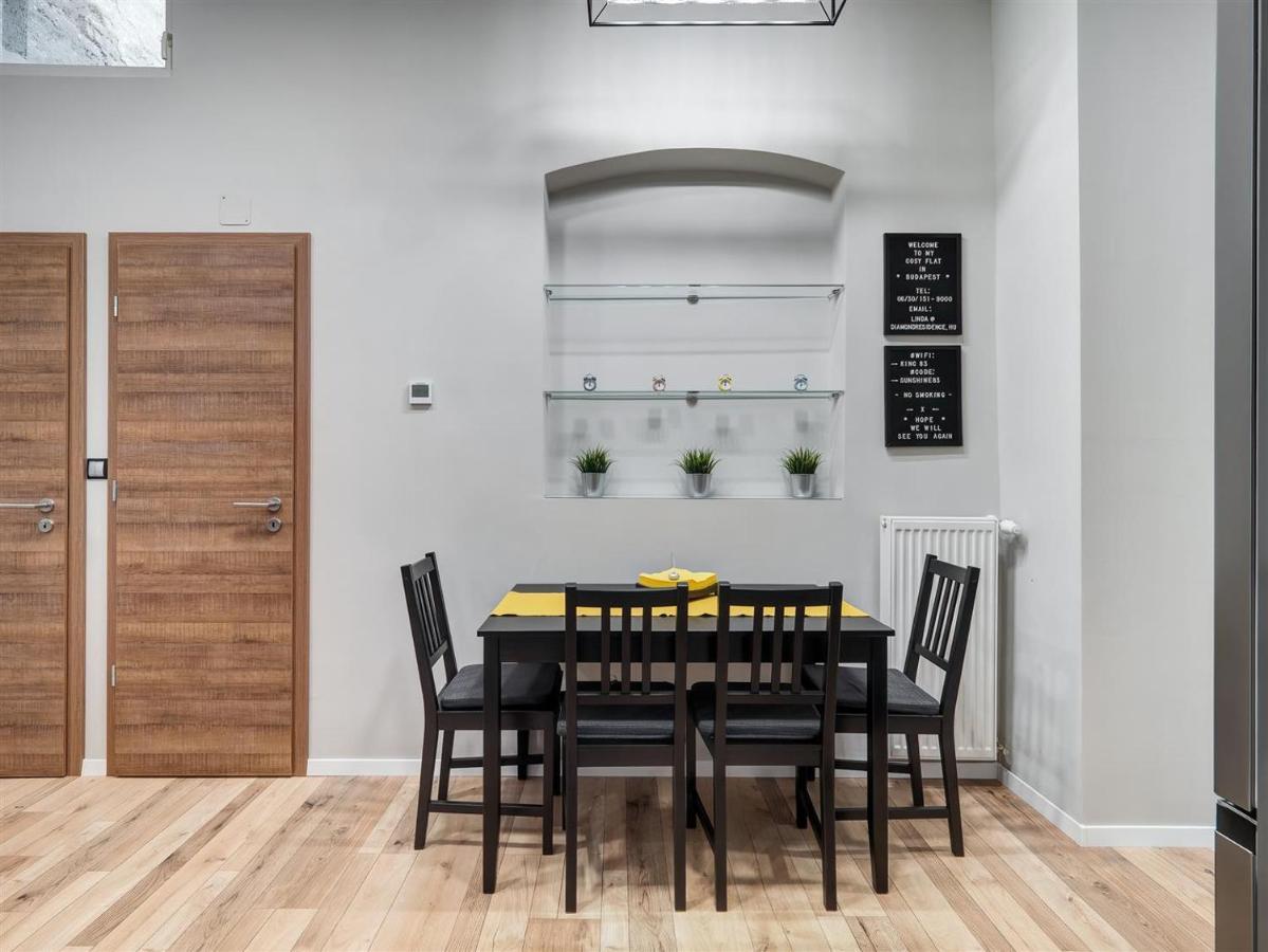 Royal With A/c Apartment *