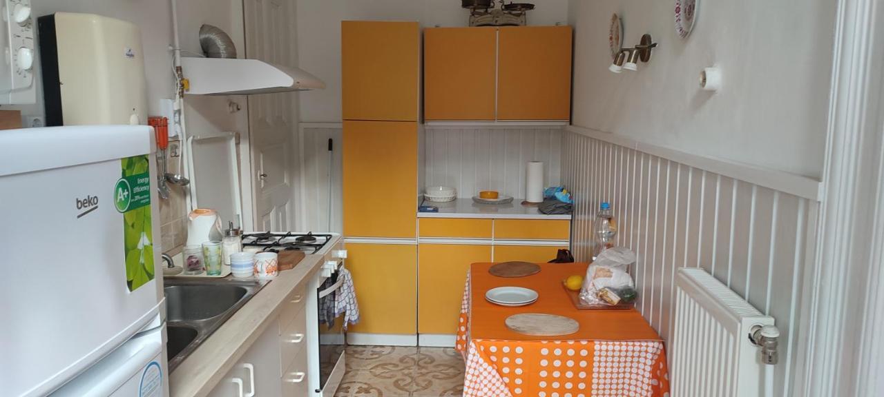 Julia Apartman. * Budapest