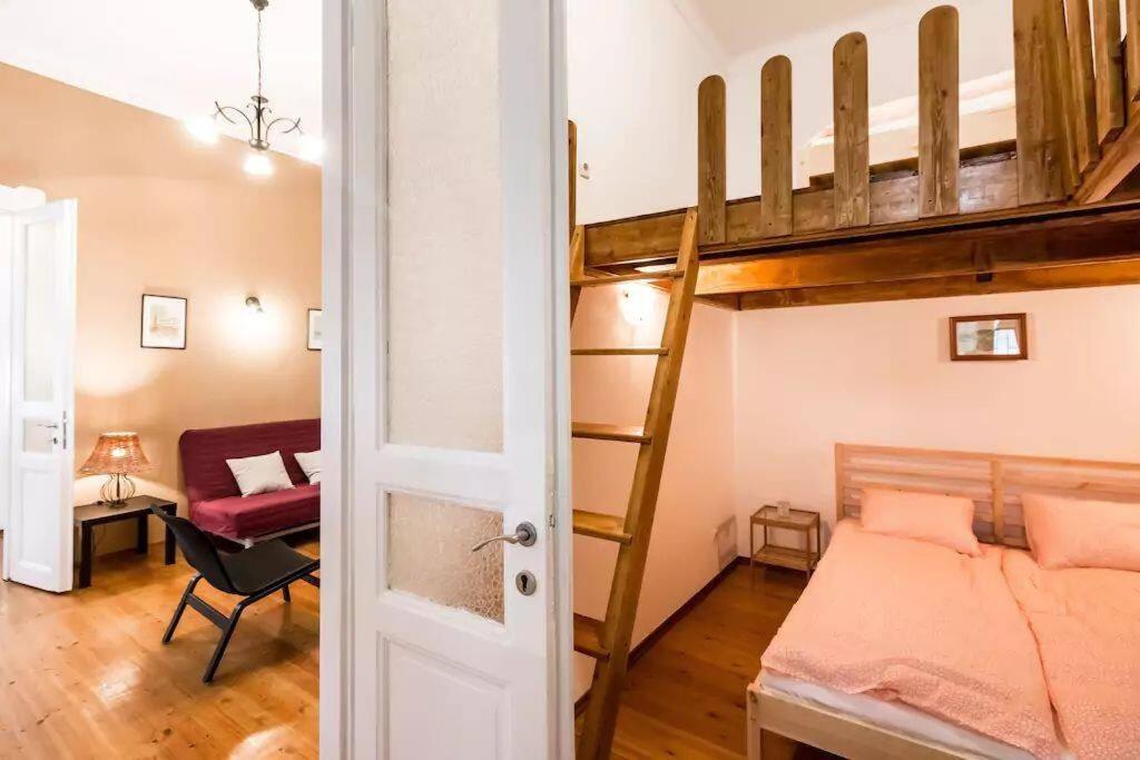 Quiet Just 10 Minutes From The Center Apartamento