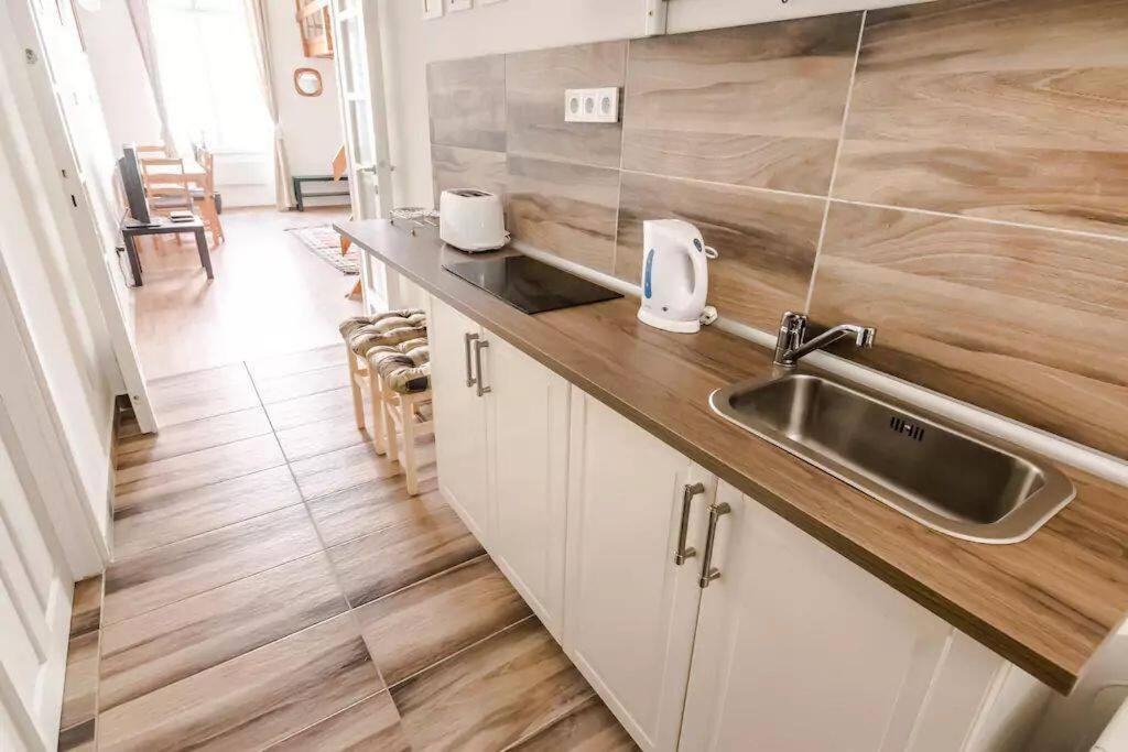 Spacious Lofted Place Next To The Pub District Appartement *