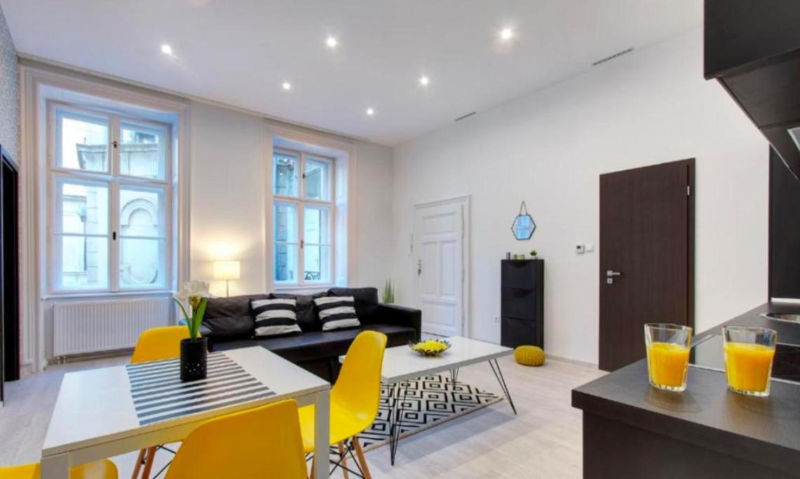 Apaczai Deluxe Apartments *