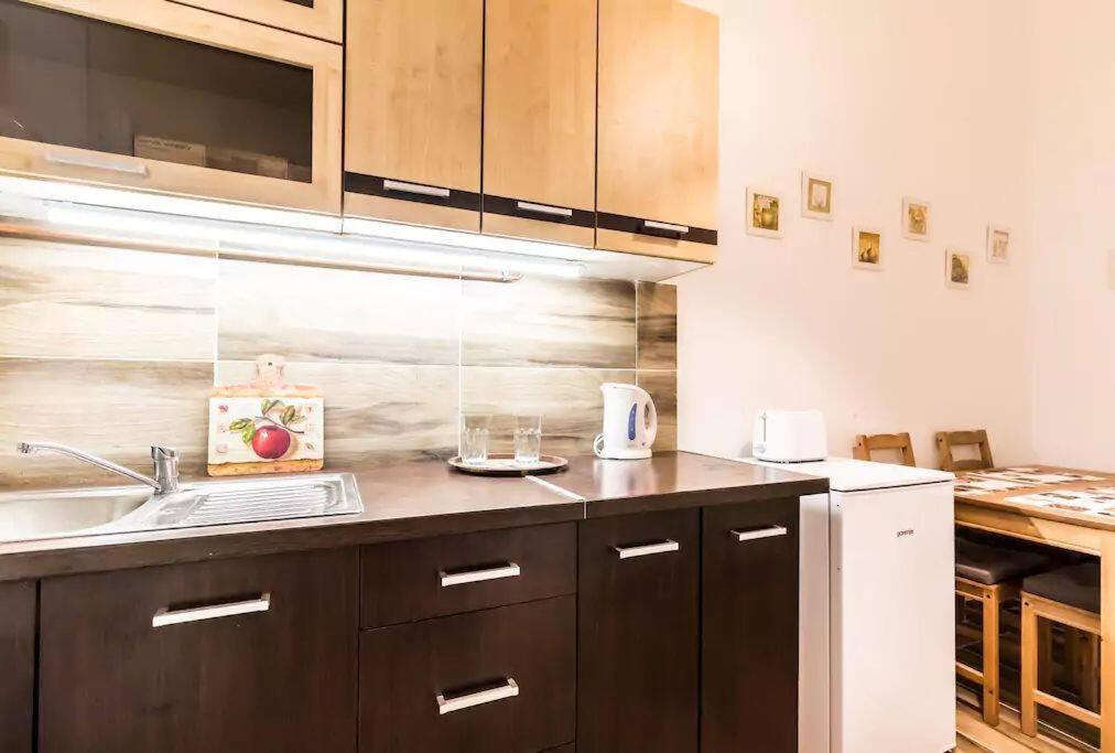 Quiet Just 10 Minutes From The Center Apartment *