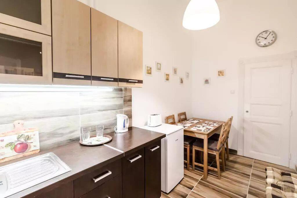 Quiet Just 10 Minutes From The Center Apartamento *