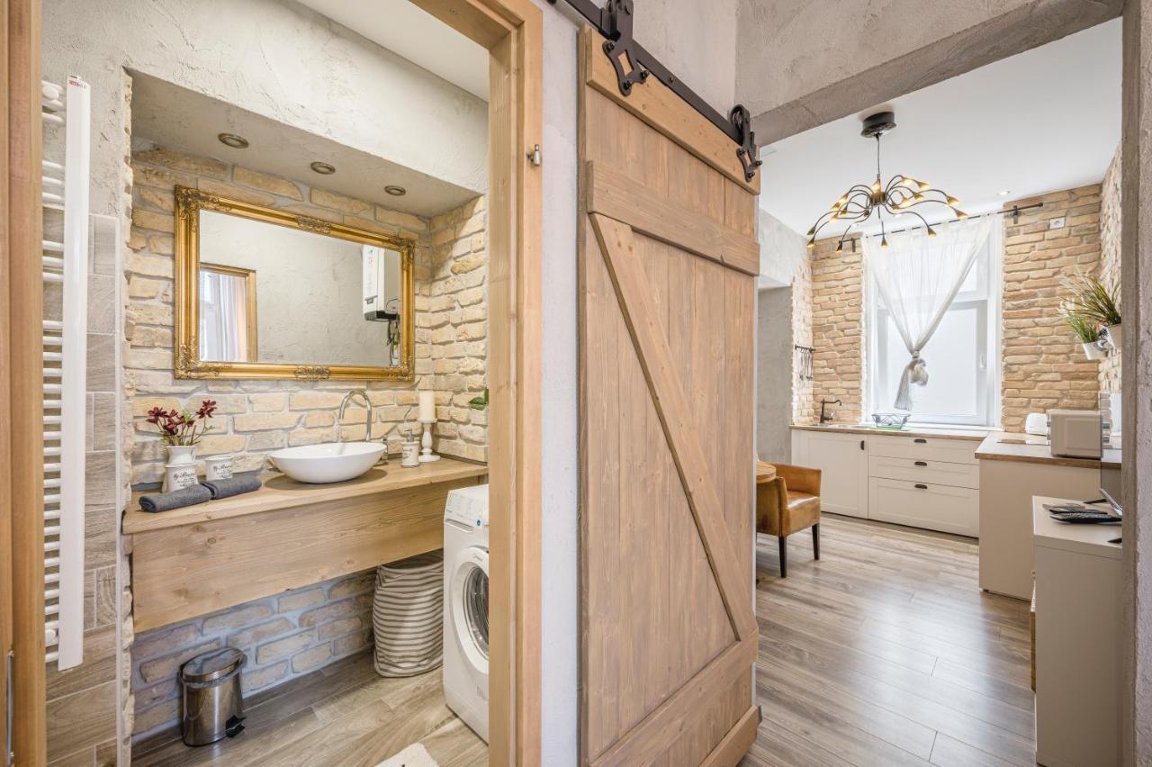 Design W Ac On Ring Road By Newave Apartamento Budapest