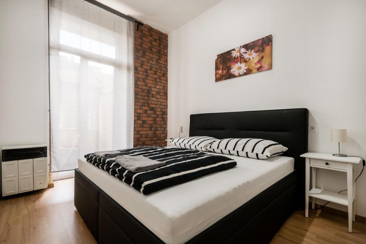 Jacuzzi And Privacy With 2 Balconies And Free Garage Budapest