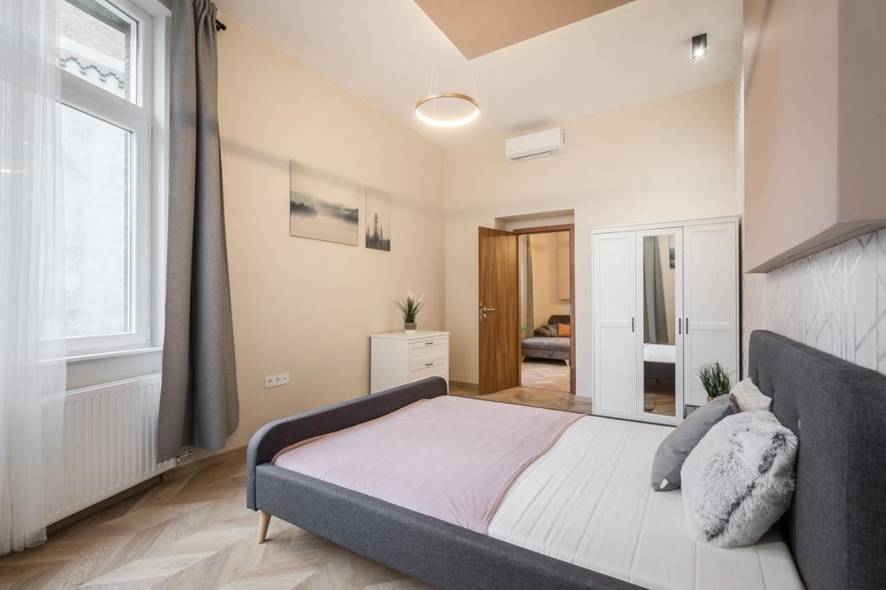 Lejlighed 3 Bedrooms Bright Flat In The Heart Of The -free Parking Need Reservation