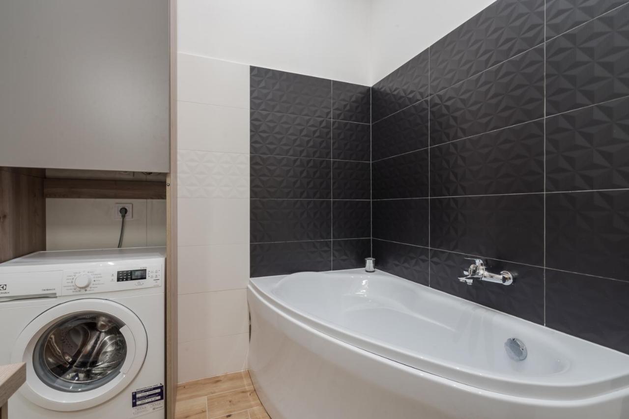 Apartamento 3 Bedrooms Bright Flat In The Heart Of The -free Parking Need Reservation