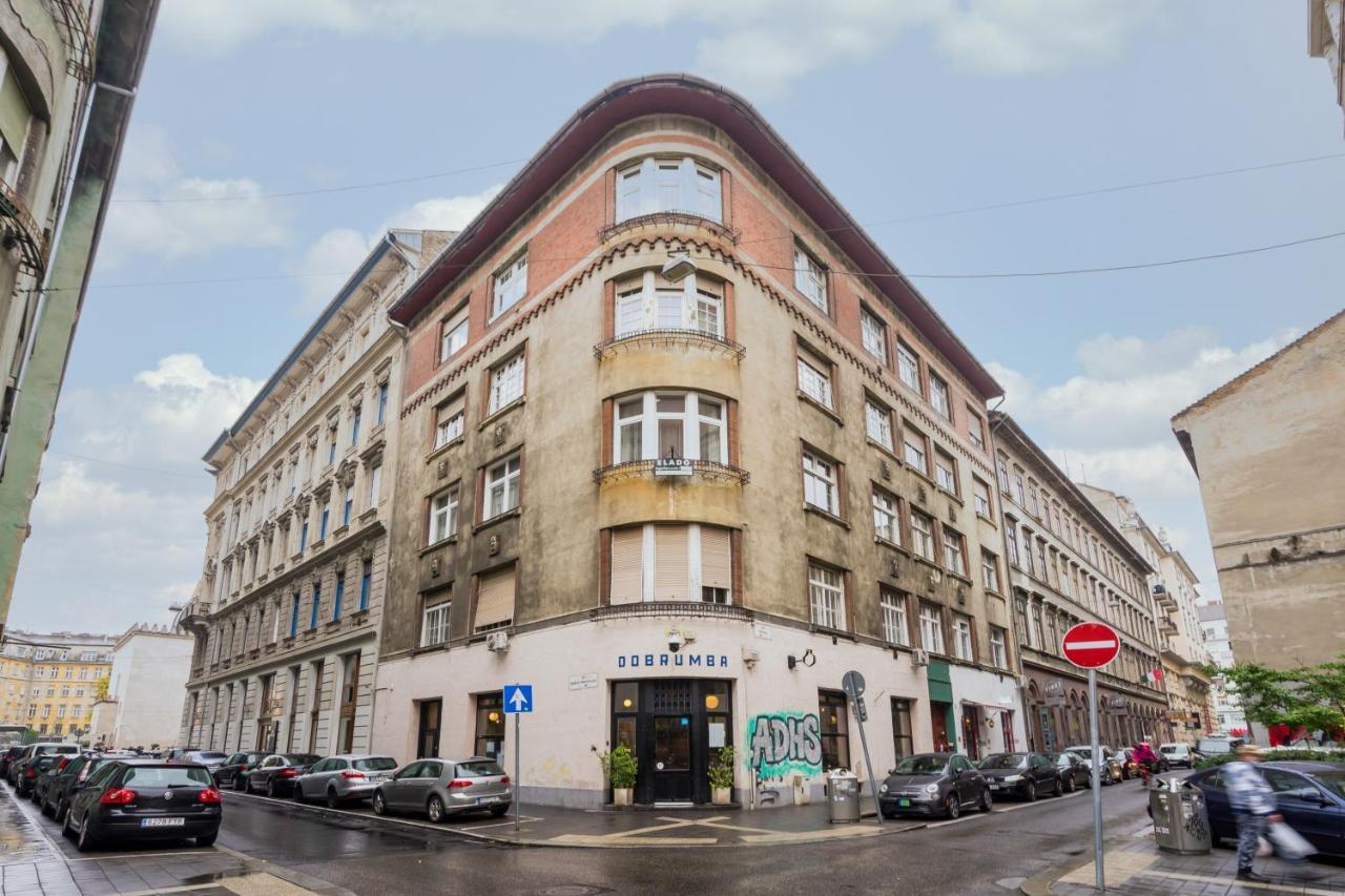 3 Bedrooms Bright Flat In The Heart Of The -free Parking Need Reservation Budapest