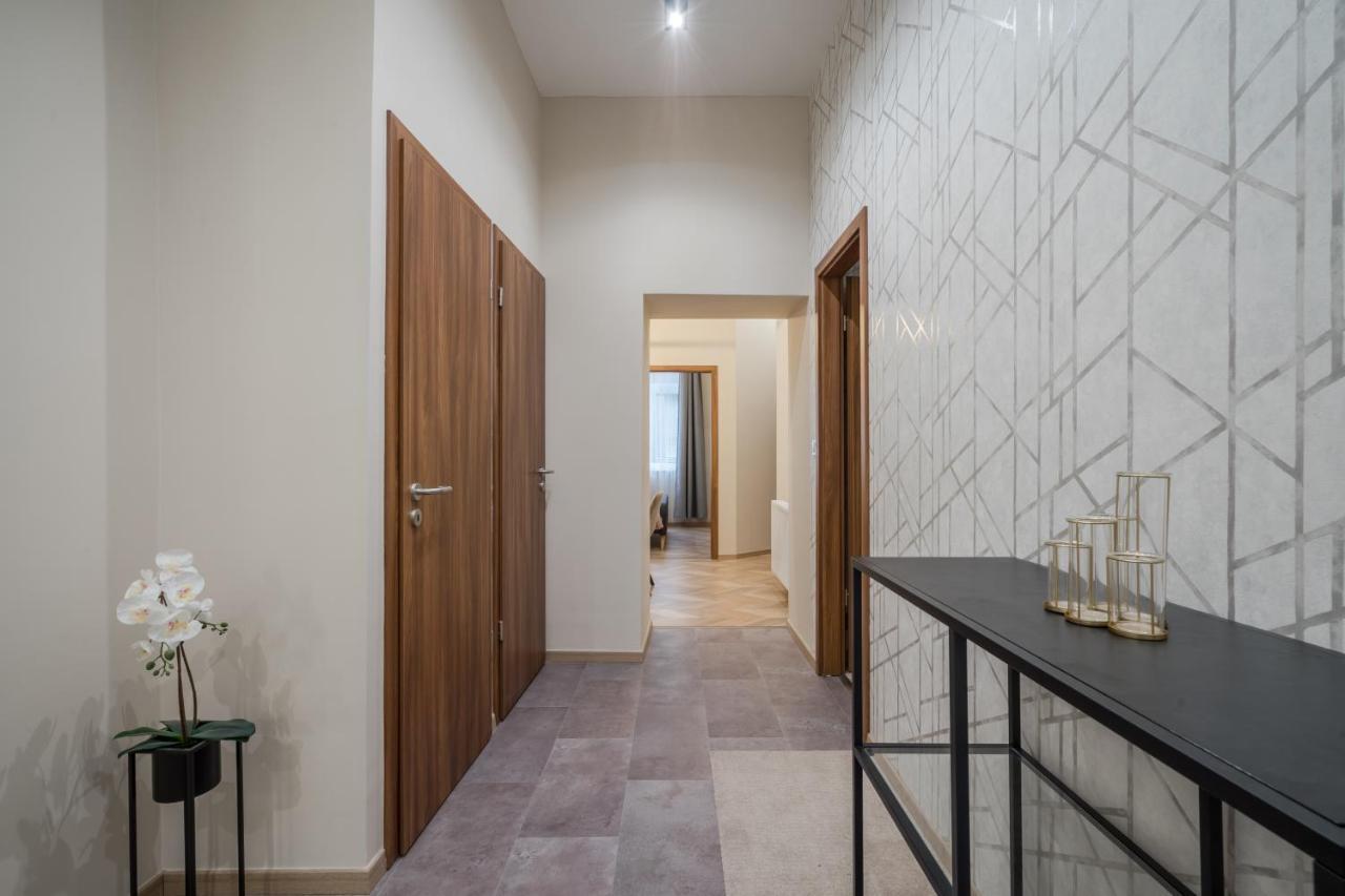 Apartamento 3 Bedrooms Bright Flat In The Heart Of The -free Parking Need Reservation *