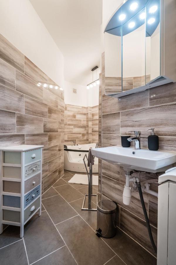 Appartement Jacuzzi And Privacy With 2 Balconies And Free Garage *
