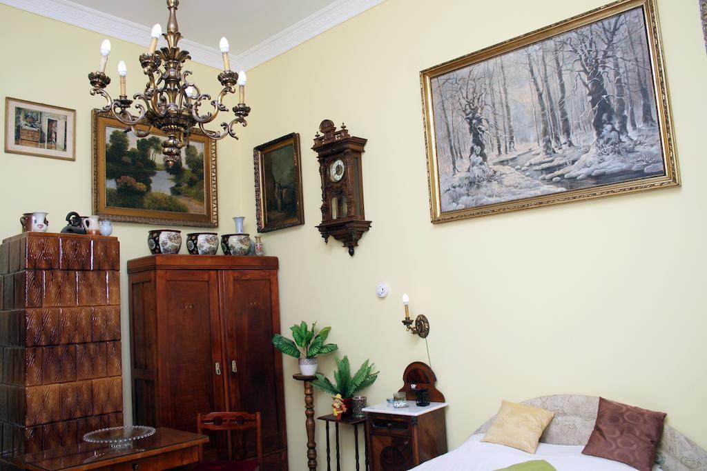 Central Square Apartment *