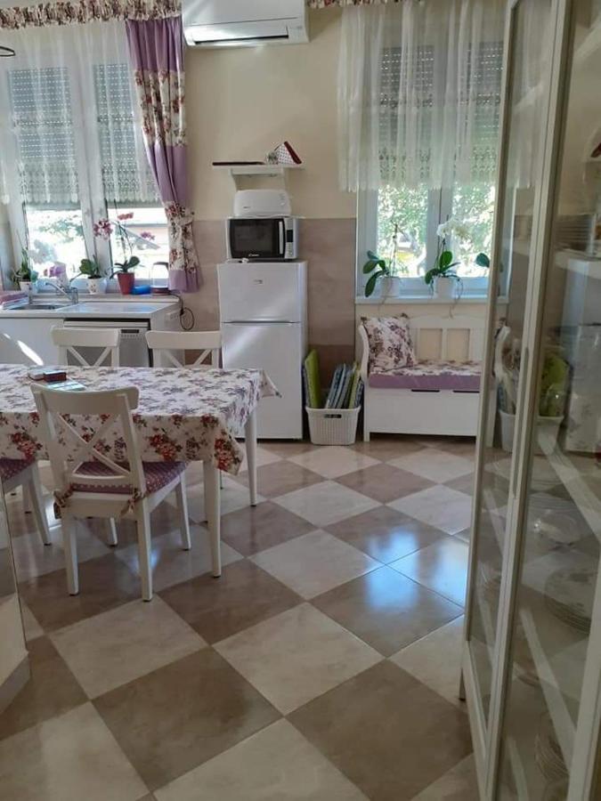 Aranyoshaz-vendeghaz Budapest