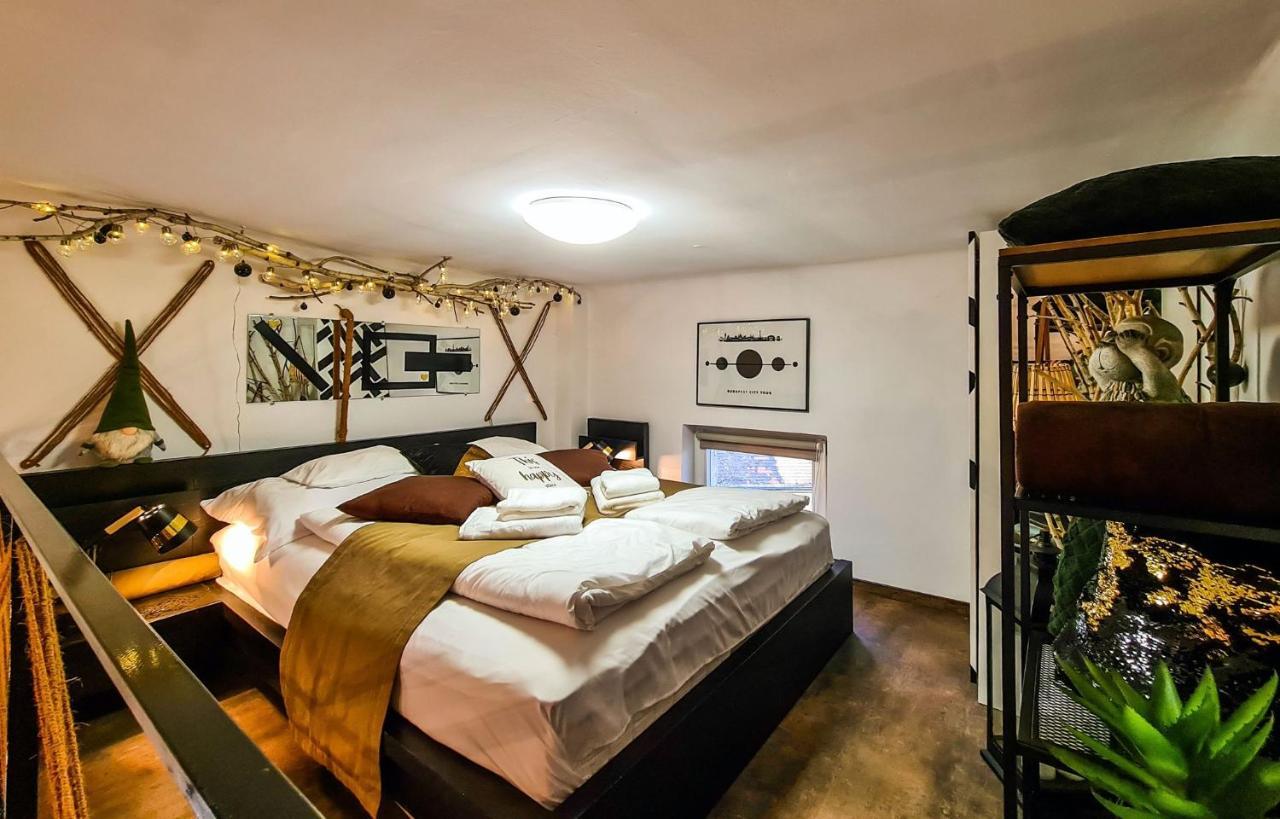 Rustic Flat With Perfect Location