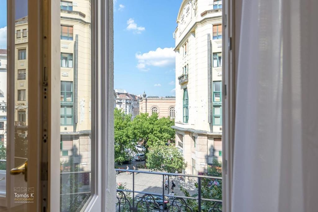Bpr The Golden Astoria With Balcony And A/c Budapest
