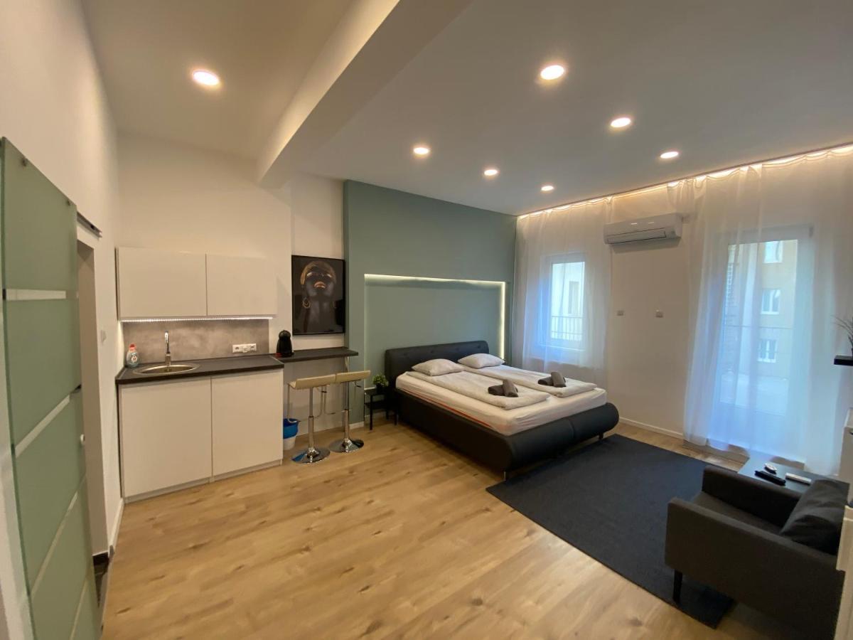 Center Of 3 Apartament *