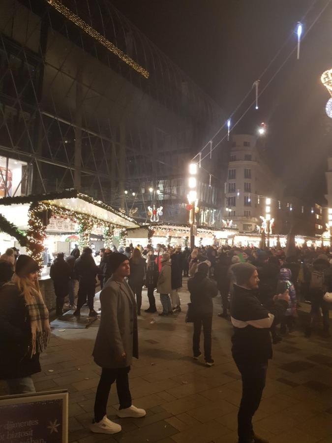 Vaci Utca Heart Of Downtown * Budapest