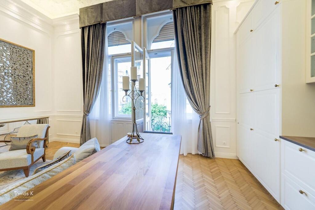Bpr The Golden Astoria With Balcony And A/c Apartamento *