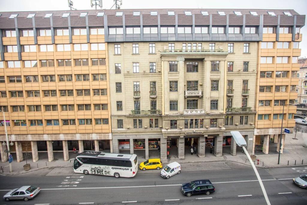 Keleti City Center Big Flat Bedroom Private Use Homestay