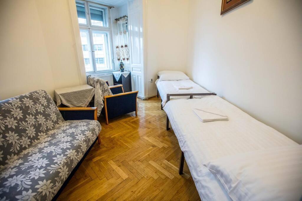 Keleti City Center Big Flat Bedroom Private Use Homestay