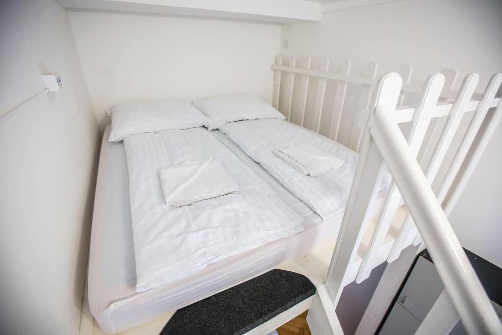 Keleti City Center Big Flat Bedroom Private Use Homestay