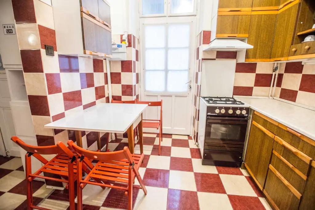 Homestay Keleti City Center Big Flat Bedroom Private Use *