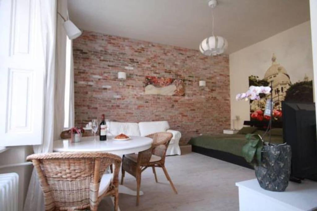 Trendy Near Basilica With Ac Apartamento