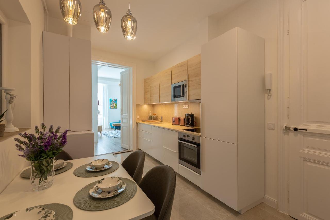 Apartman Downtown Elegance By Liberty Bridge - 90m2 *