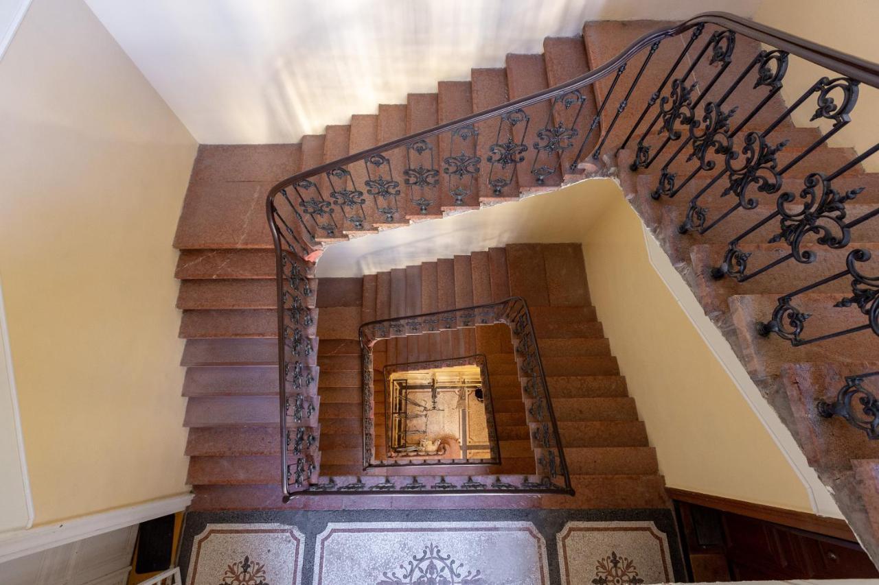 Downtown Elegance By Liberty Bridge - 90m2 *
