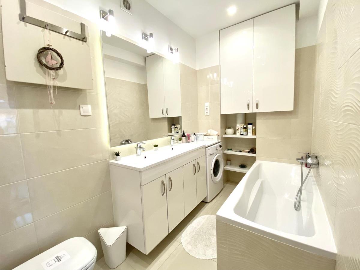 Hideout In Style With Free Parking - Luxury *