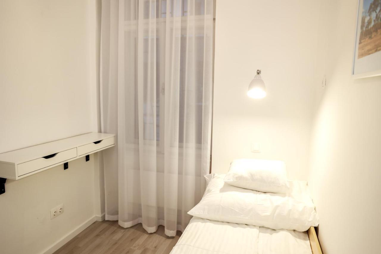 Modern 3br Free Parking Prime Location *