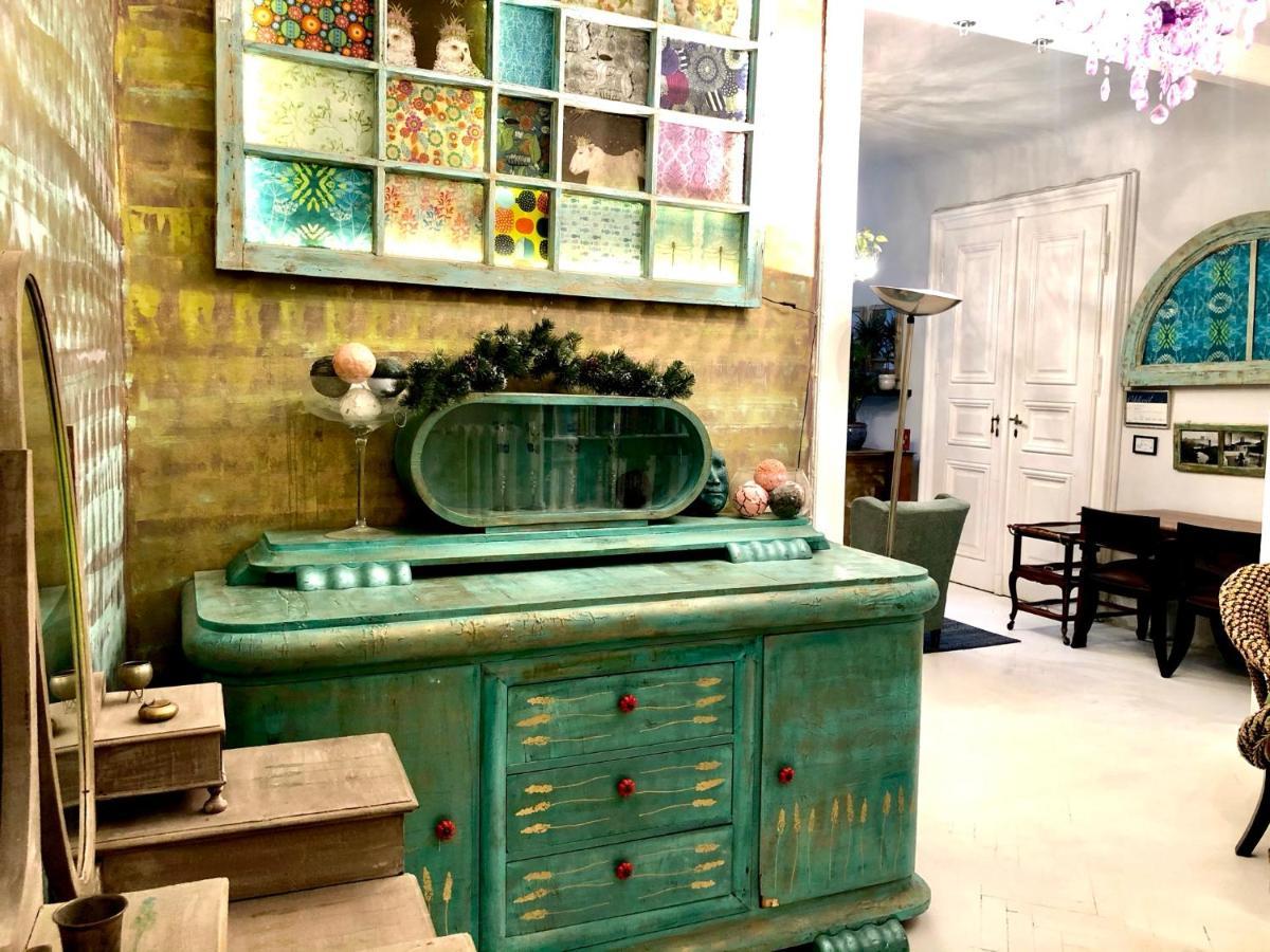Arty Studio Flat At City Center Appartement *