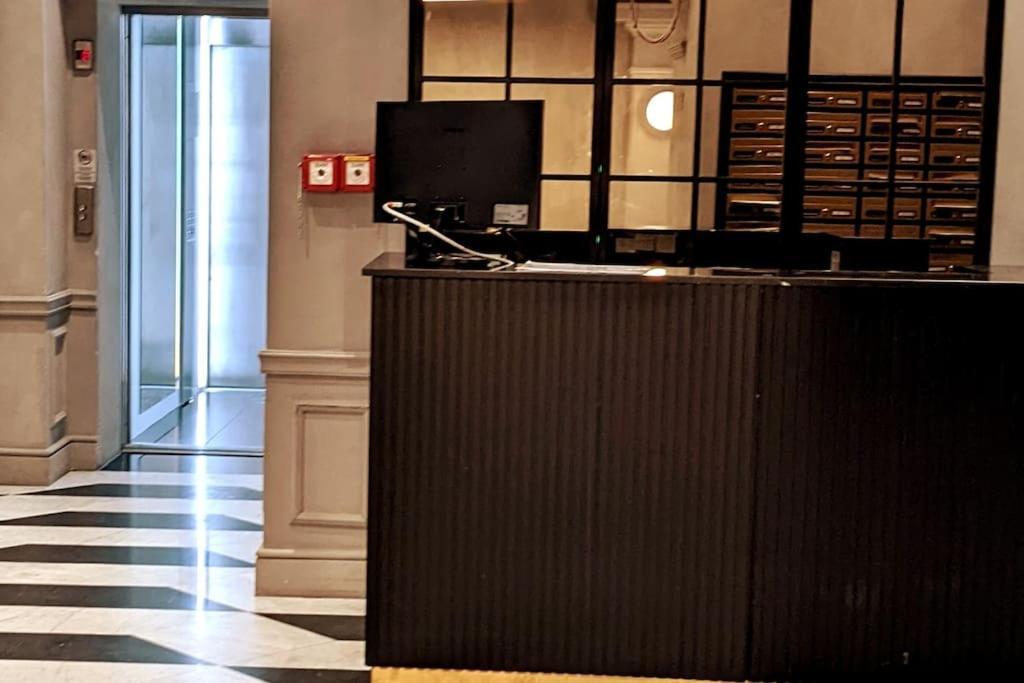 Modern Luxe In Heart Of Downtown Apartmán