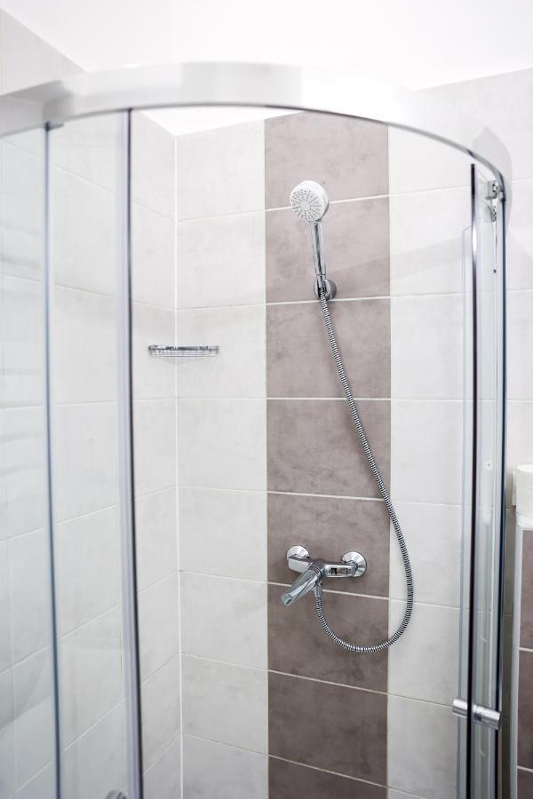 Modern 3br Free Parking Prime Location