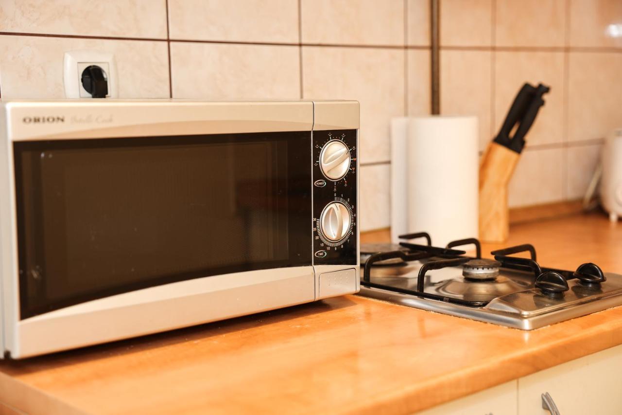 Charming & Unique In Vibrant Center Apartman