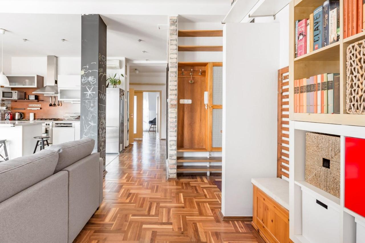 Relax Into Loft Living At A Light-filled Escape