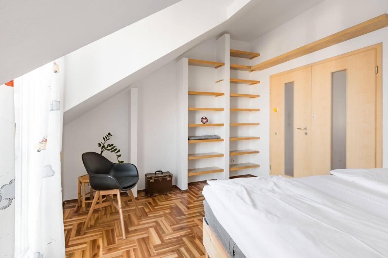 Relax Into Loft Living At A Light-filled Escape Lejlighed