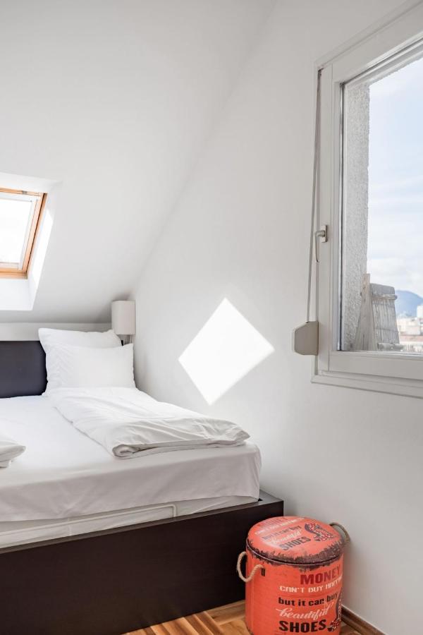 Relax Into Loft Living At A Light-filled Escape Appartement Boedapest
