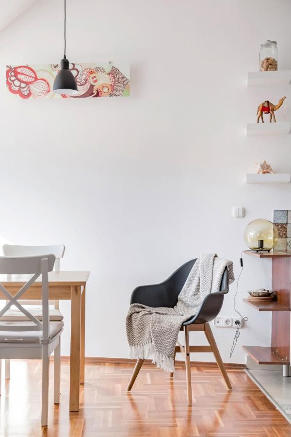 Relax Into Loft Living At A Light-filled Escape * Boedapest
