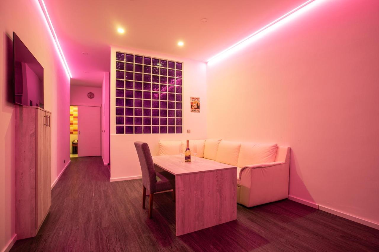 Centre Point Apartment *