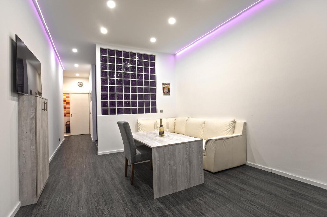 Centre Point Apartment *