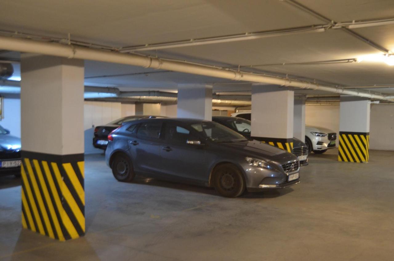 Flat At The Edge Of The Center + Parking