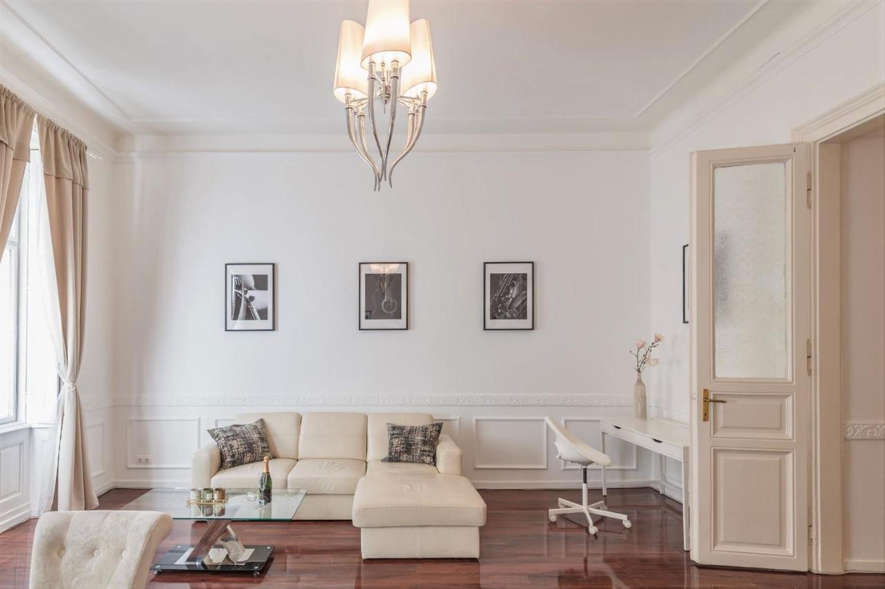 Music Academy Bedroom Cafe Vian Kft Apartment Budapest